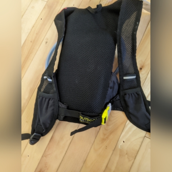 Hydration backpack never used - Picture 2 of 3